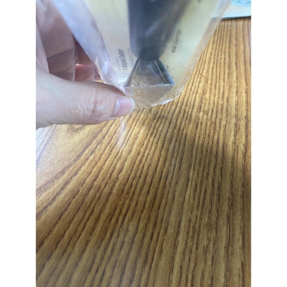 The Pampered Chef #1160 V Shaped Cutter Fruits Vegetables Garnish Tool Knife NEW - Picture 6 of 6